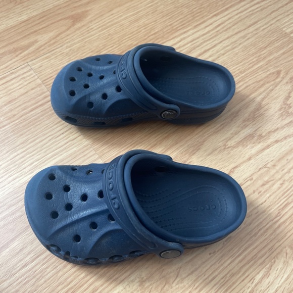 Kids Navy Blue Crocs Size 10 - Picture 2 of 5